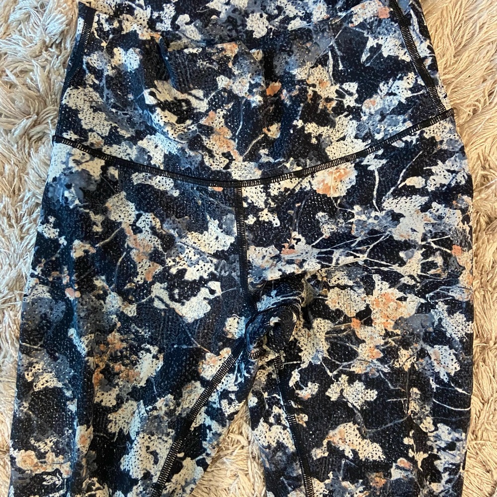 Lululemon leggings, full length with pattern